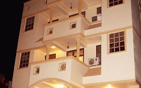 Hotel Sheela, 100M From Taj Mahal